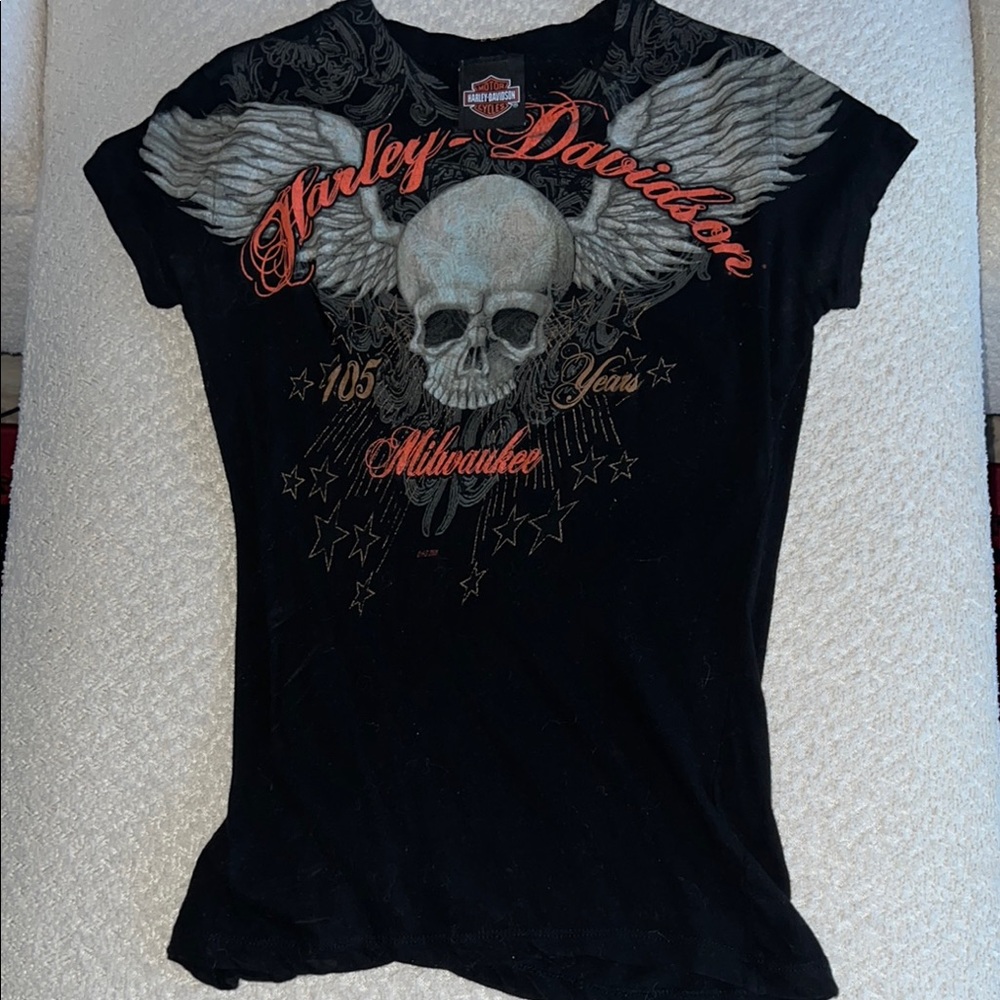 Harley-Davidson Black Tee with Skull and Wings 105 years Milwaukee